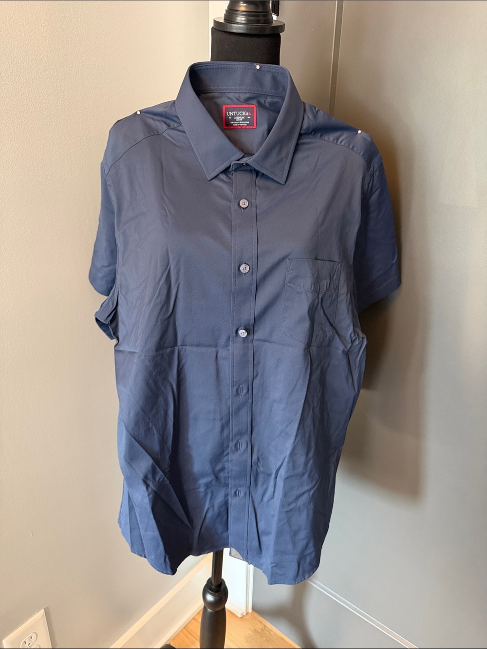 UNTUCKit Men's Short Sleeve Button-Down Shirt - Navy Blue